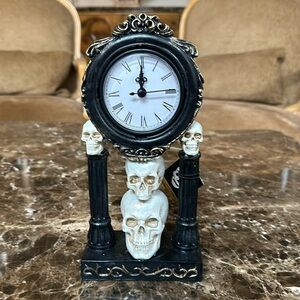 Halloween skull clock.